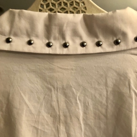 Cute and Sassy white blouse - Picture 4 of 5